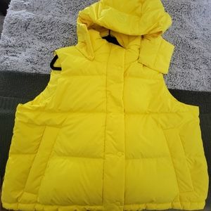 Lululemon Cropped Wunder Puff Vest in Sonic Yellow